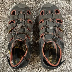 **Barely Worn** Men’s Size 9 Keen Hiking Sandals
